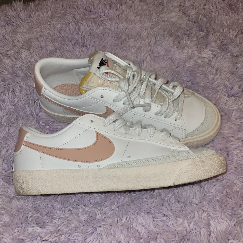 Nike Women's Blazer '77 Low Shoes